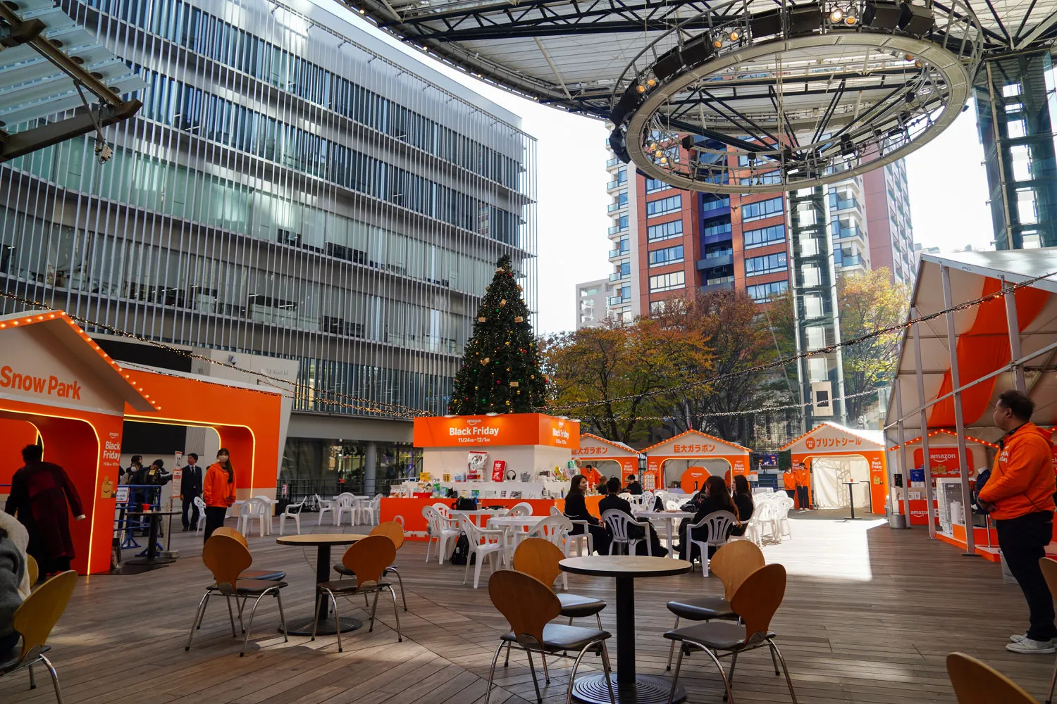 孩子和雪接触了！亚马逊快闪活动“亚马逊黑色星期五集市”与黑色星期五同期举行