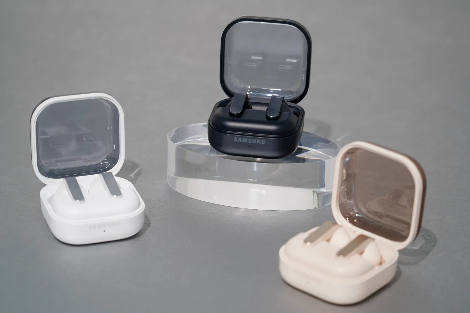 “Galaxy Buds4 Pro/Buds4”正式发布。采用翻盖式外壳,提高音质和可操作性