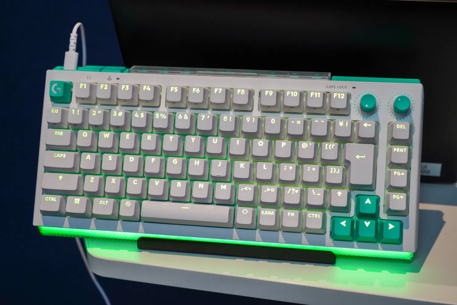 罗技 G 推出“沼泽”游戏键盘“G512X”。该设备同时具有模拟输入和机械输入，因此无论游戏类型如何，它都具有很大的自由度。