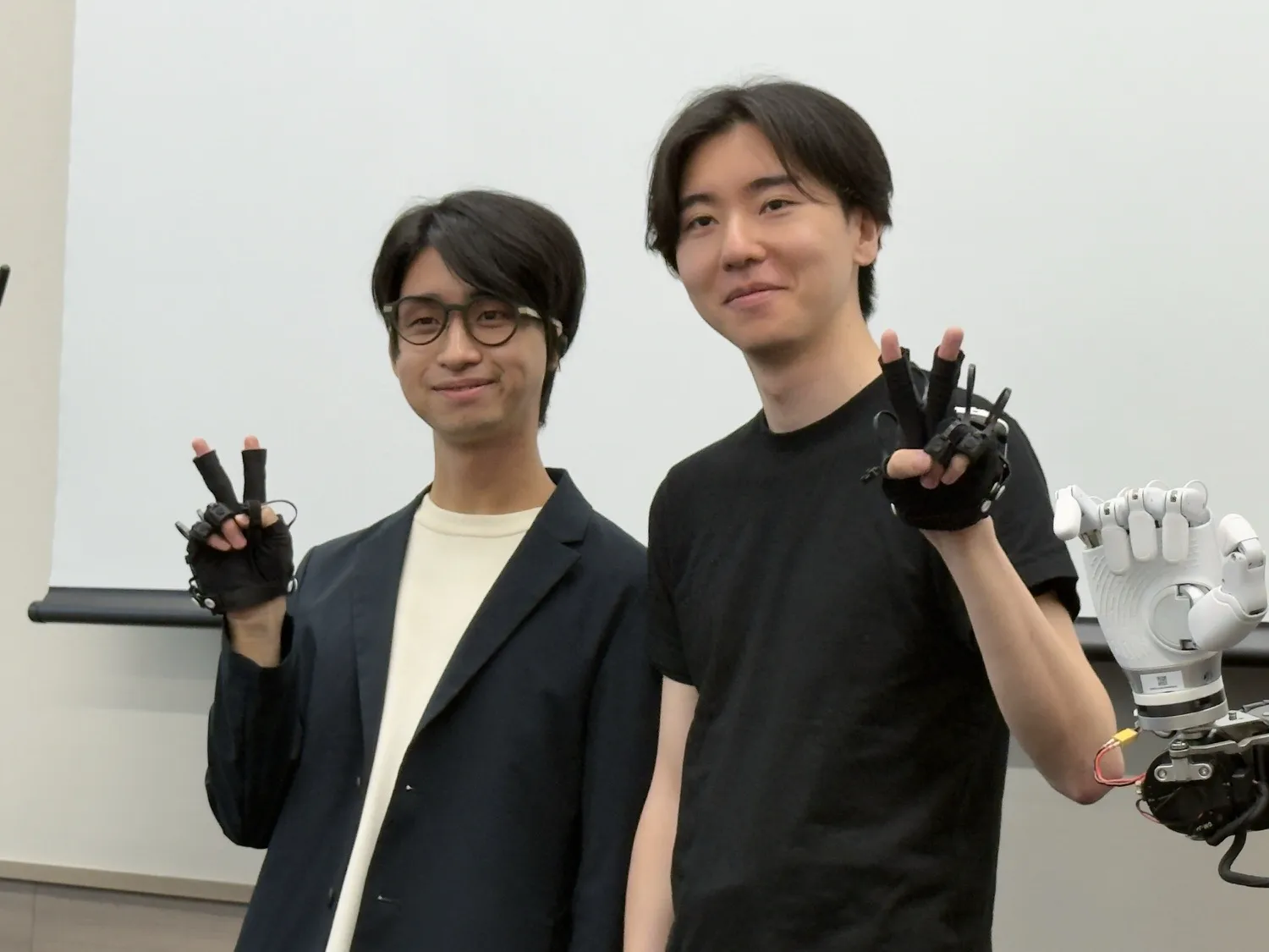 Diver-X 推出新款 VR 手套“ContactGlove3”。公司名称变更为“Melt Interface Technologies”
