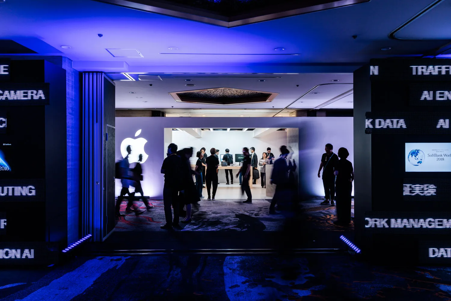苹果首次在“软银世界”展出的原因。 “Mac”能否扩大其在企业 PC 市场的影响力？