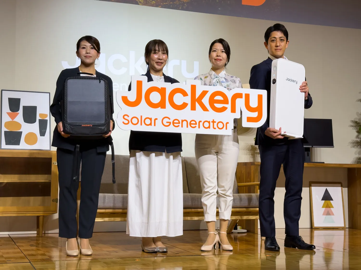 Jackery 推出全球最薄的 67mm 便携式电源“SlimPower H1”。通过开设直营店加强国内扩张